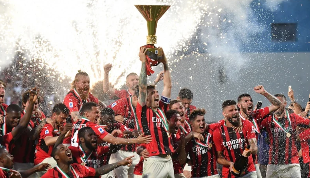 Đôi tuyển AC Milan ăn mừng khi dành được danh hiệu Scudertto